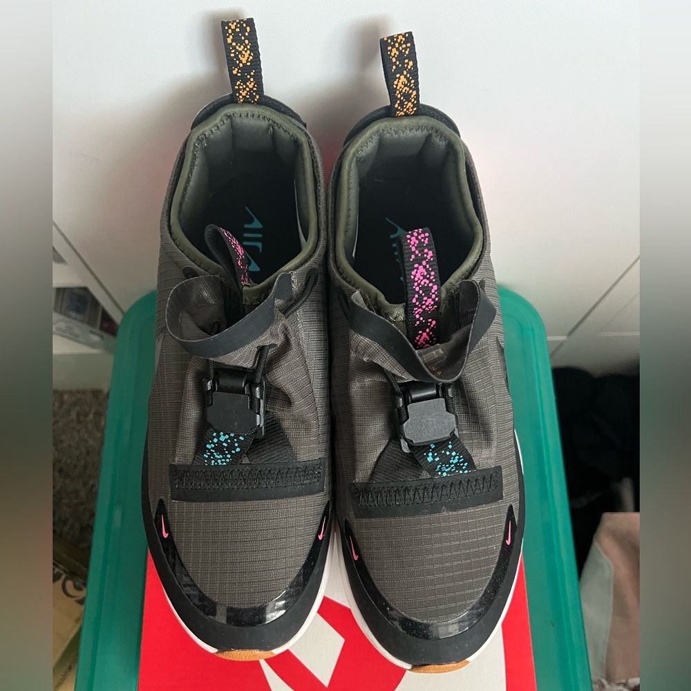 Women’s Nike air max dia winter 9.5